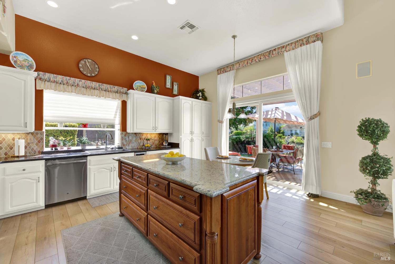 41 N Newport Drive