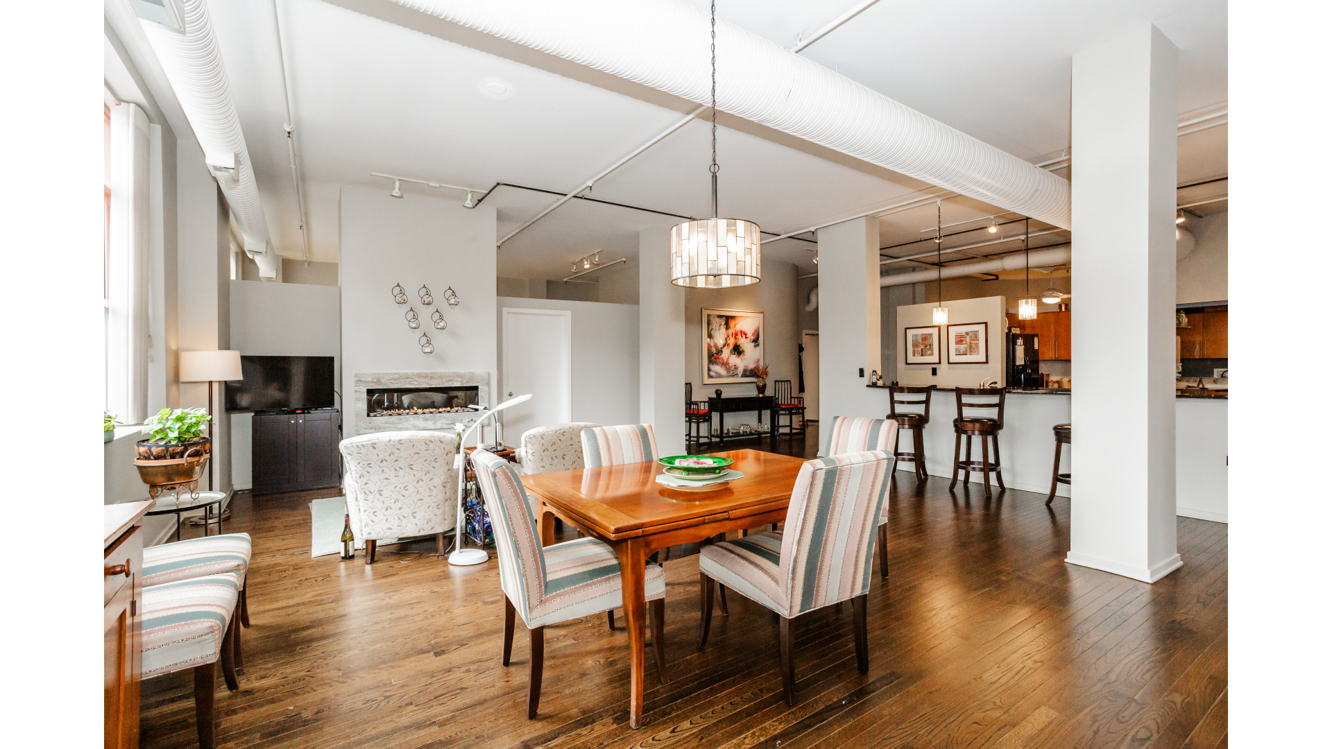 360 W Illinois Street Unit: 7B