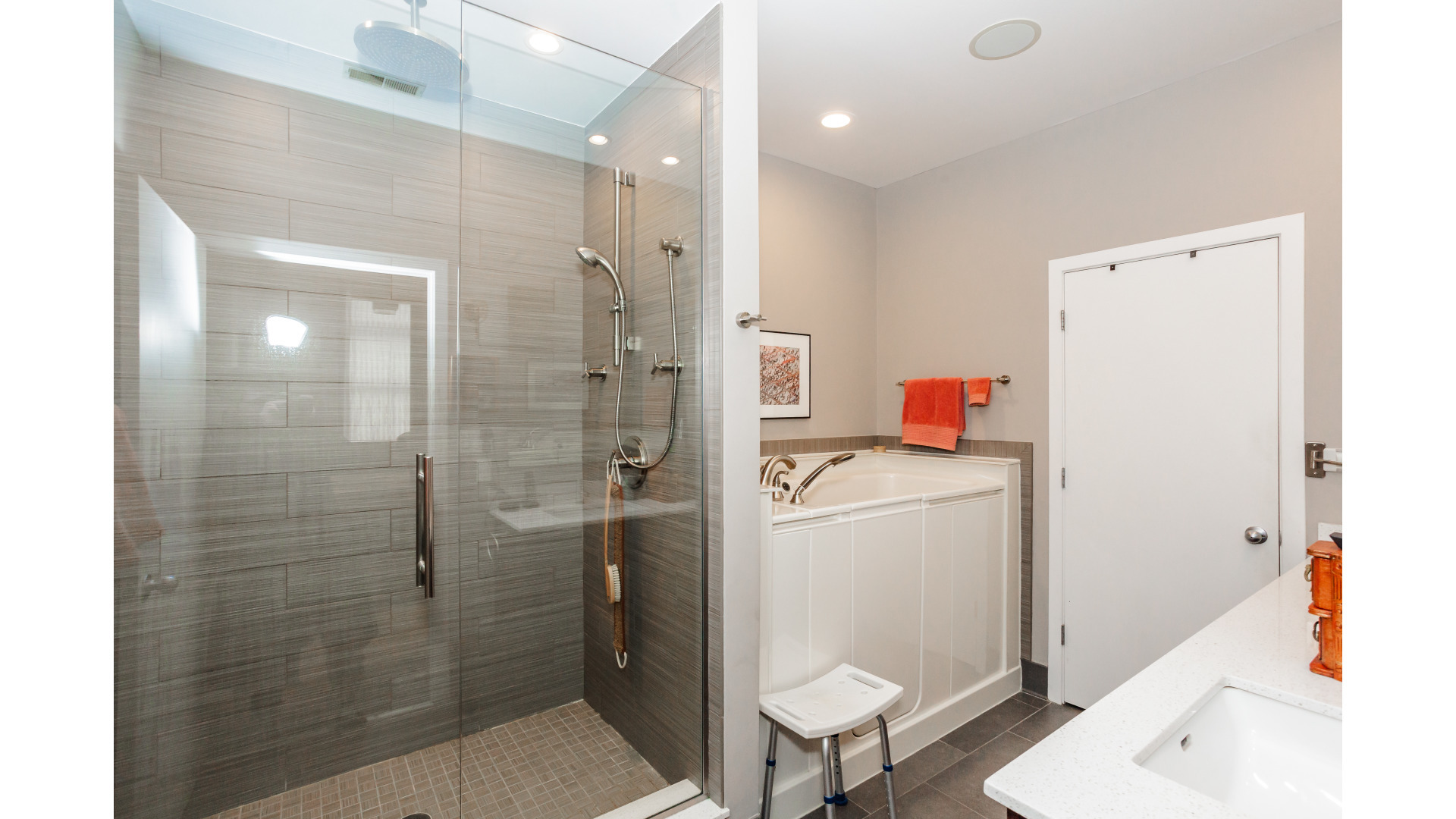 360 W Illinois Street Unit: 7B