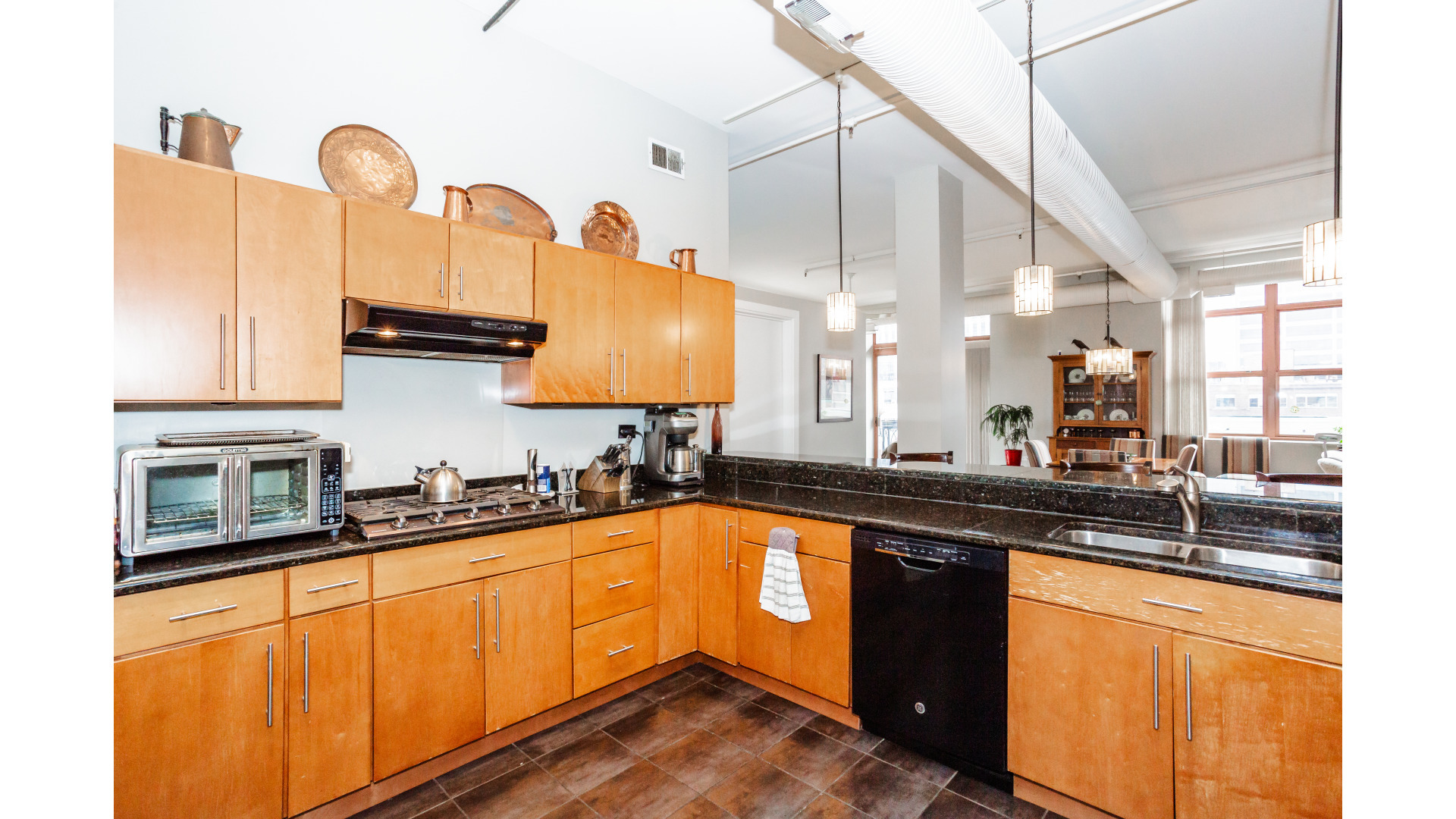 360 W Illinois Street Unit: 7B