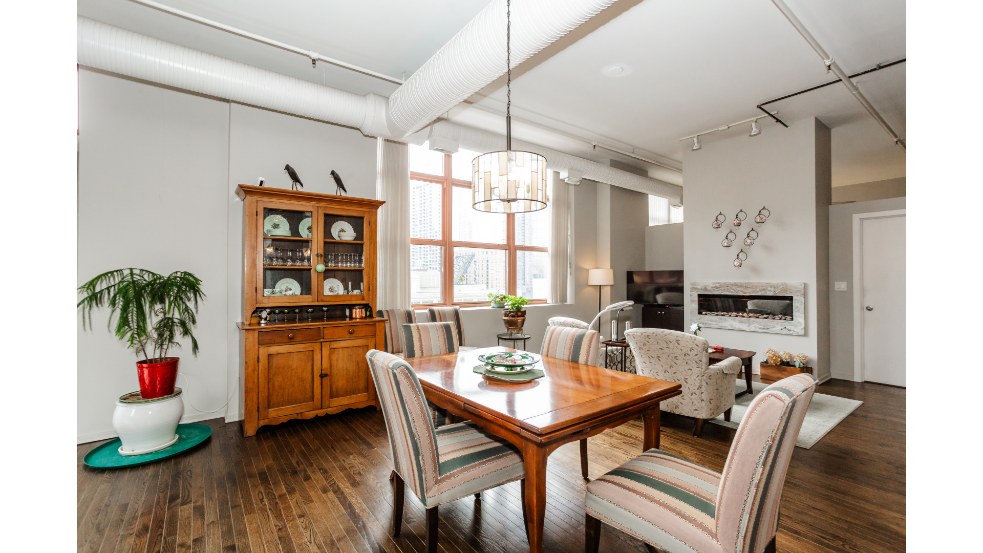 360 W Illinois Street Unit: 7B