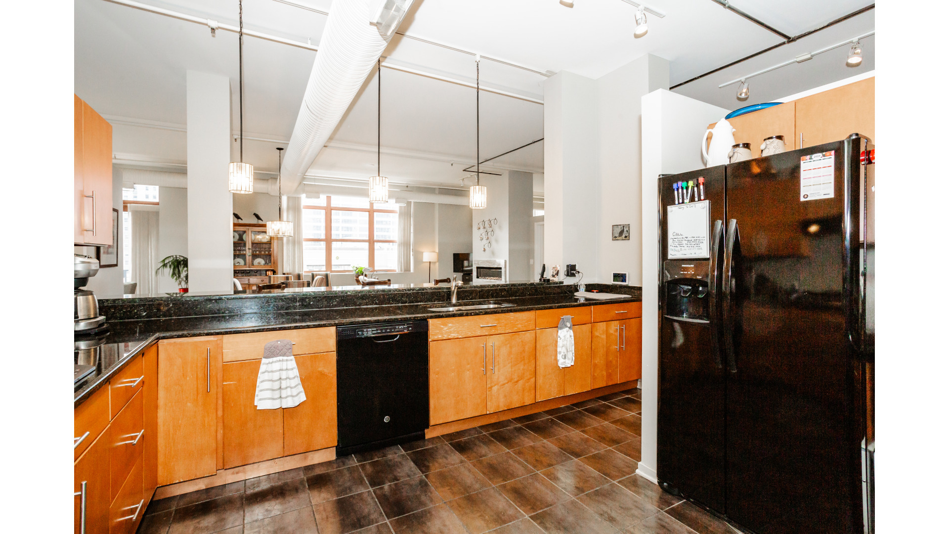 360 W Illinois Street Unit: 7B