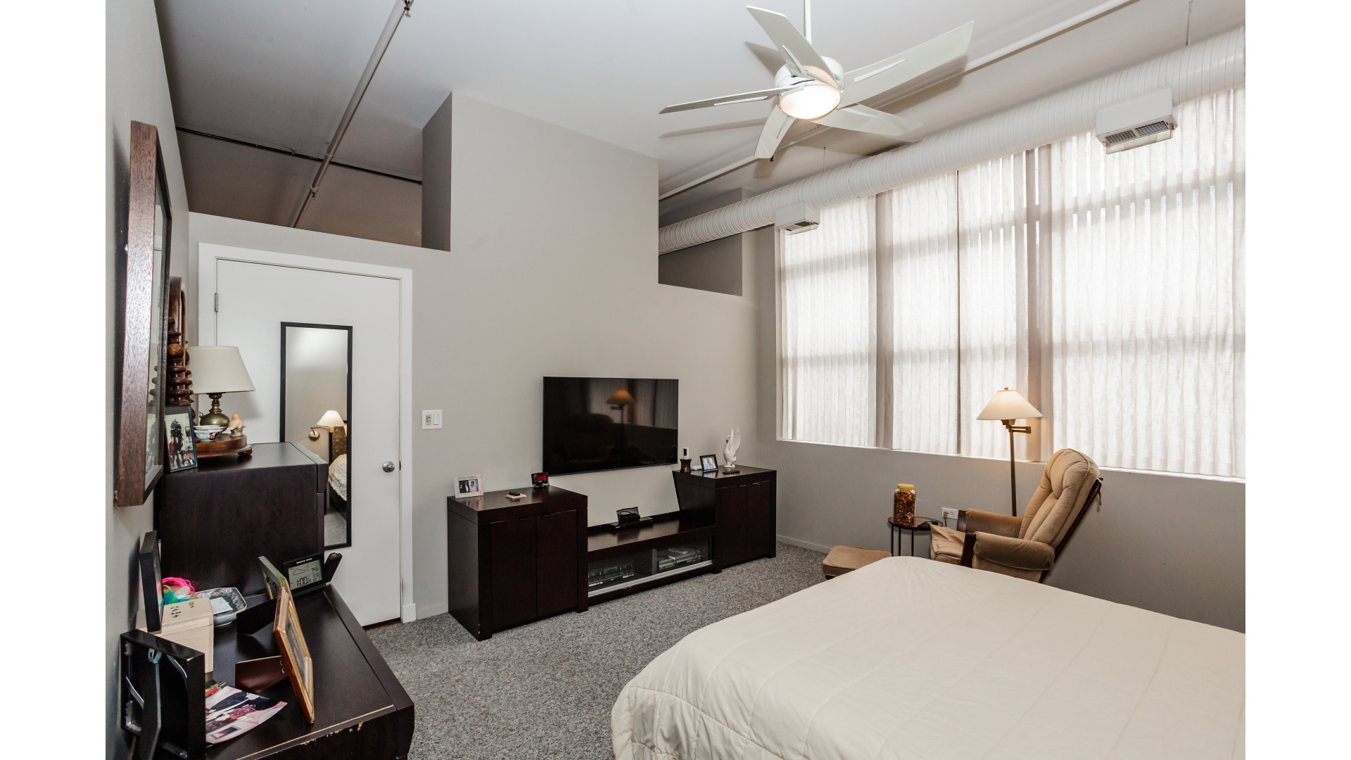 360 W Illinois Street Unit: 7B