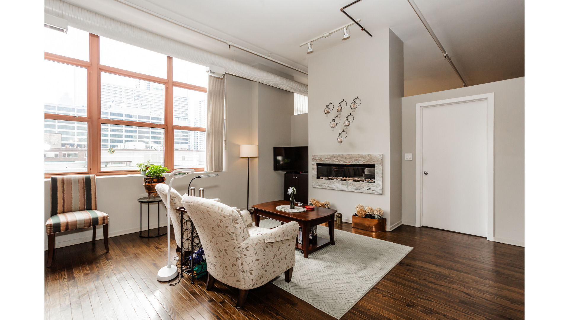 360 W Illinois Street Unit: 7B