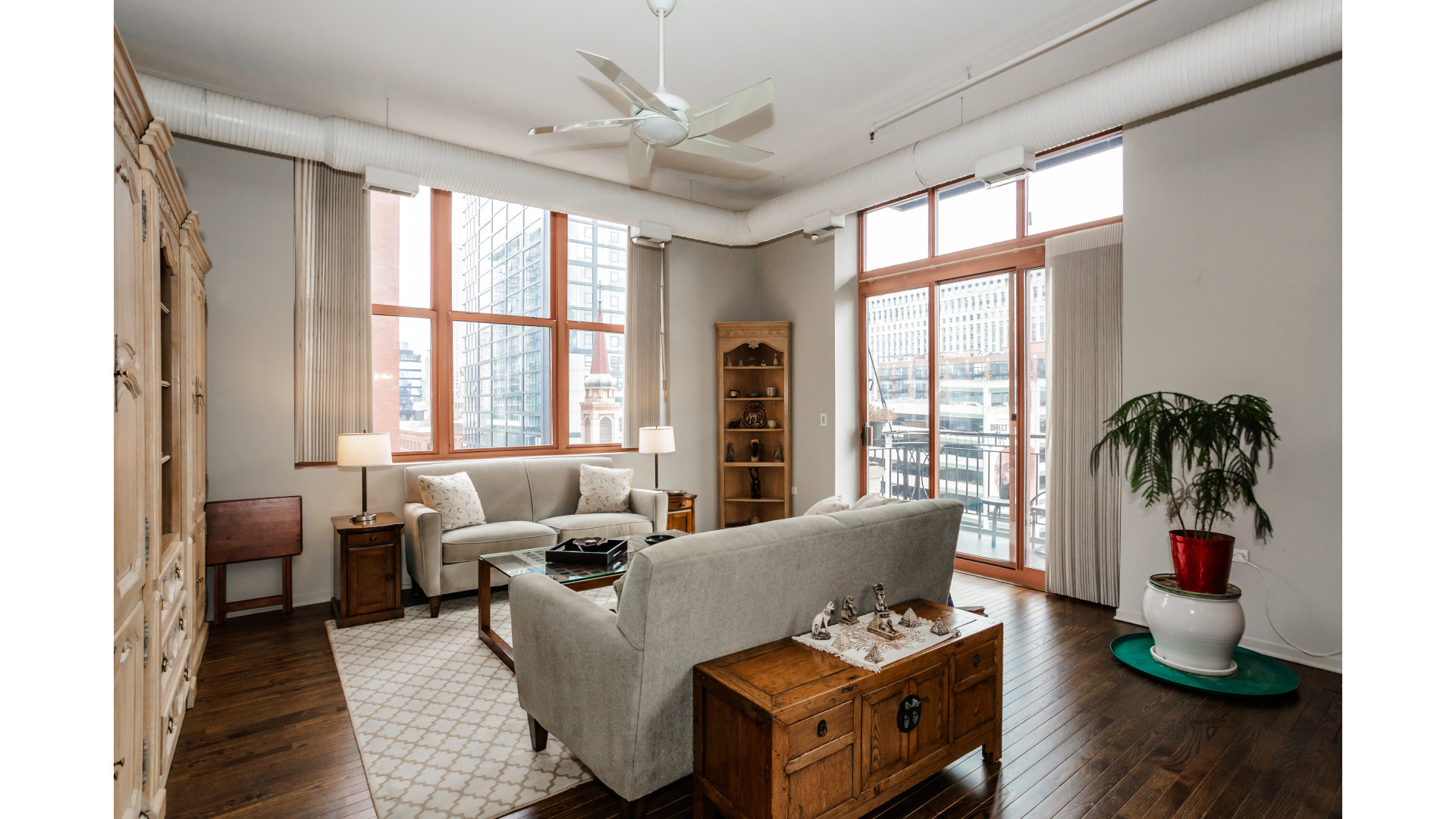 360 W Illinois Street Unit: 7B