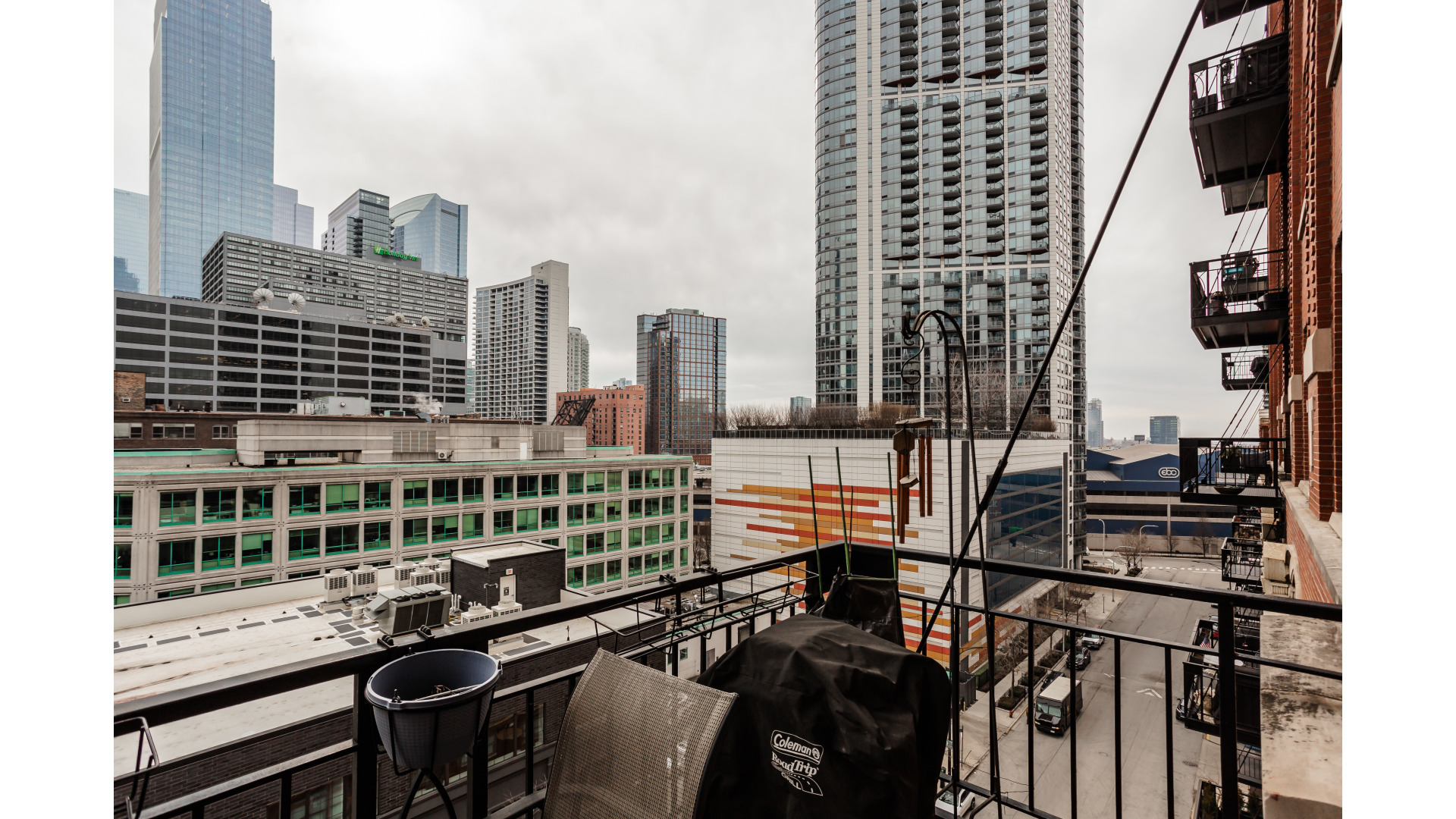 360 W Illinois Street Unit: 7B