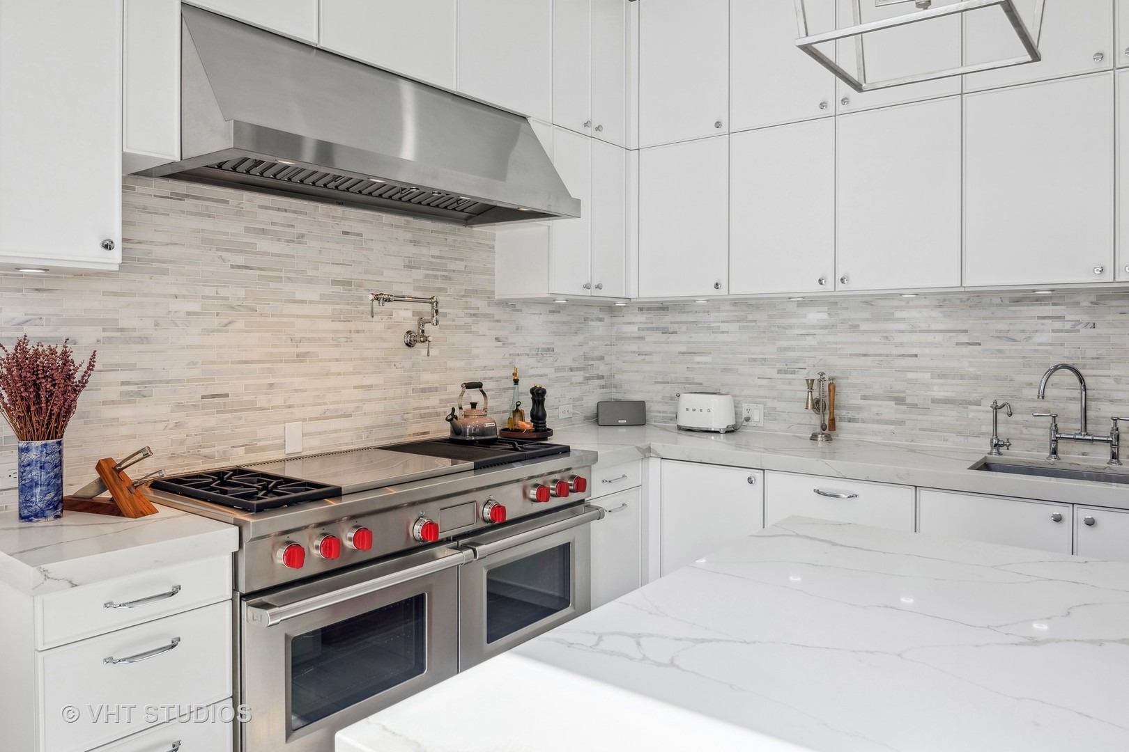 215 W ILLINOIS Street Unit: 3A