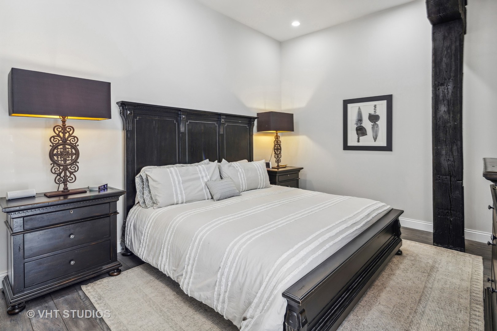 215 W ILLINOIS Street Unit: 3A