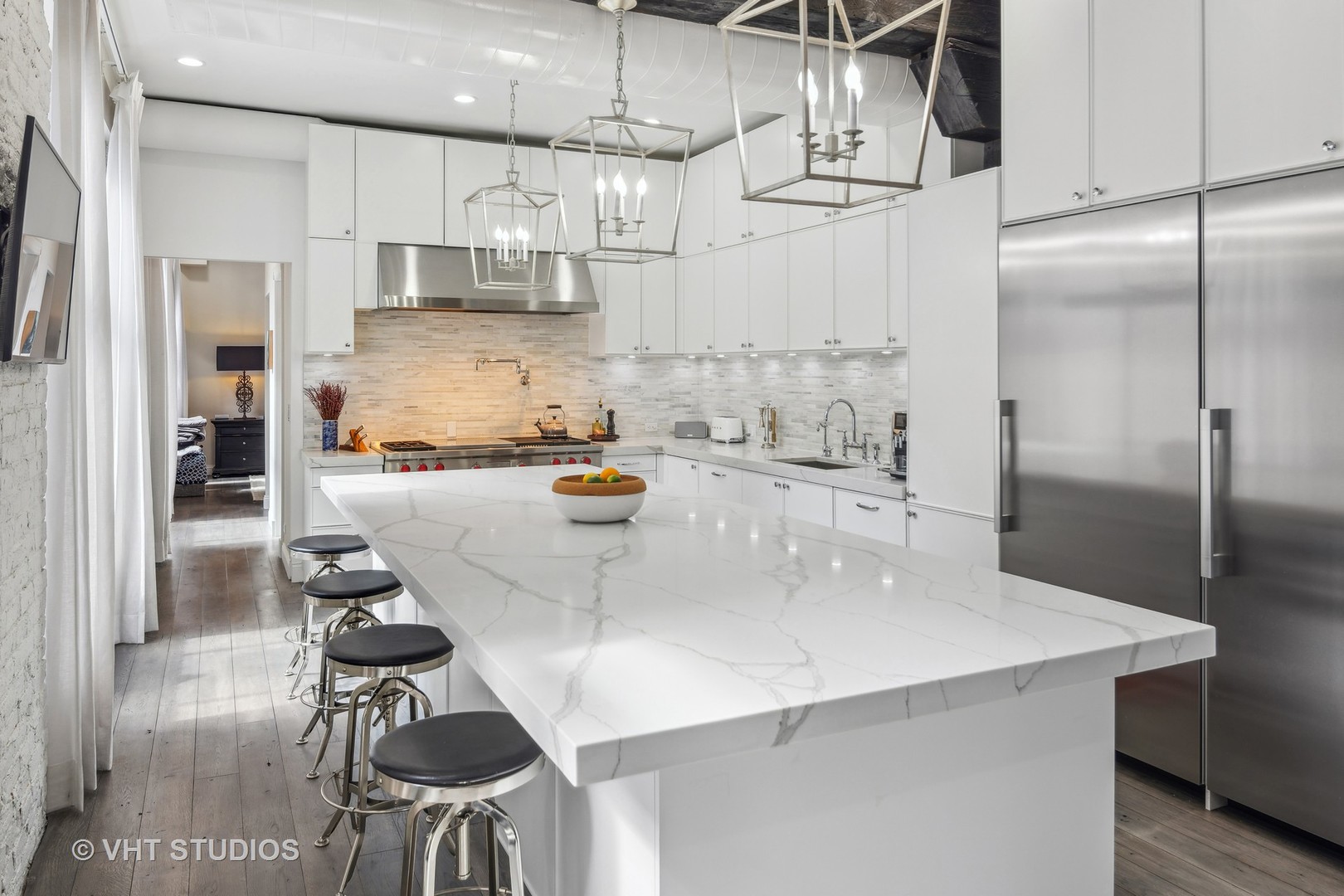 215 W ILLINOIS Street Unit: 3A