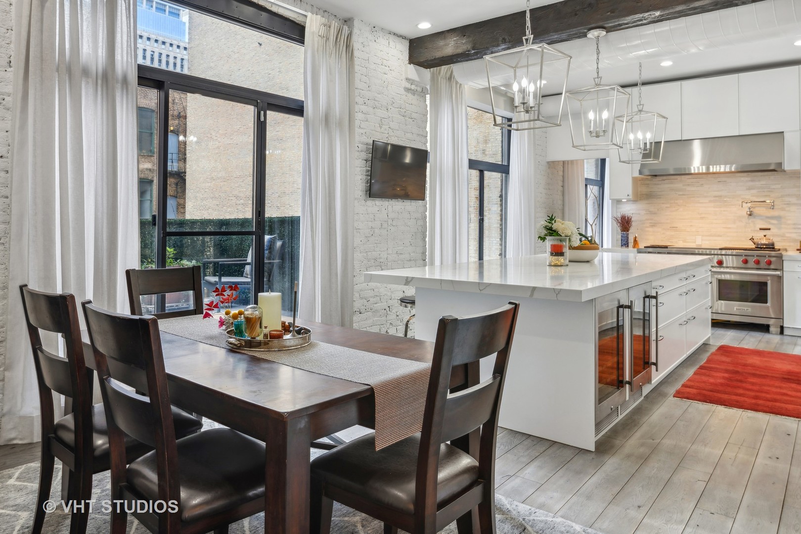215 W ILLINOIS Street Unit: 3A