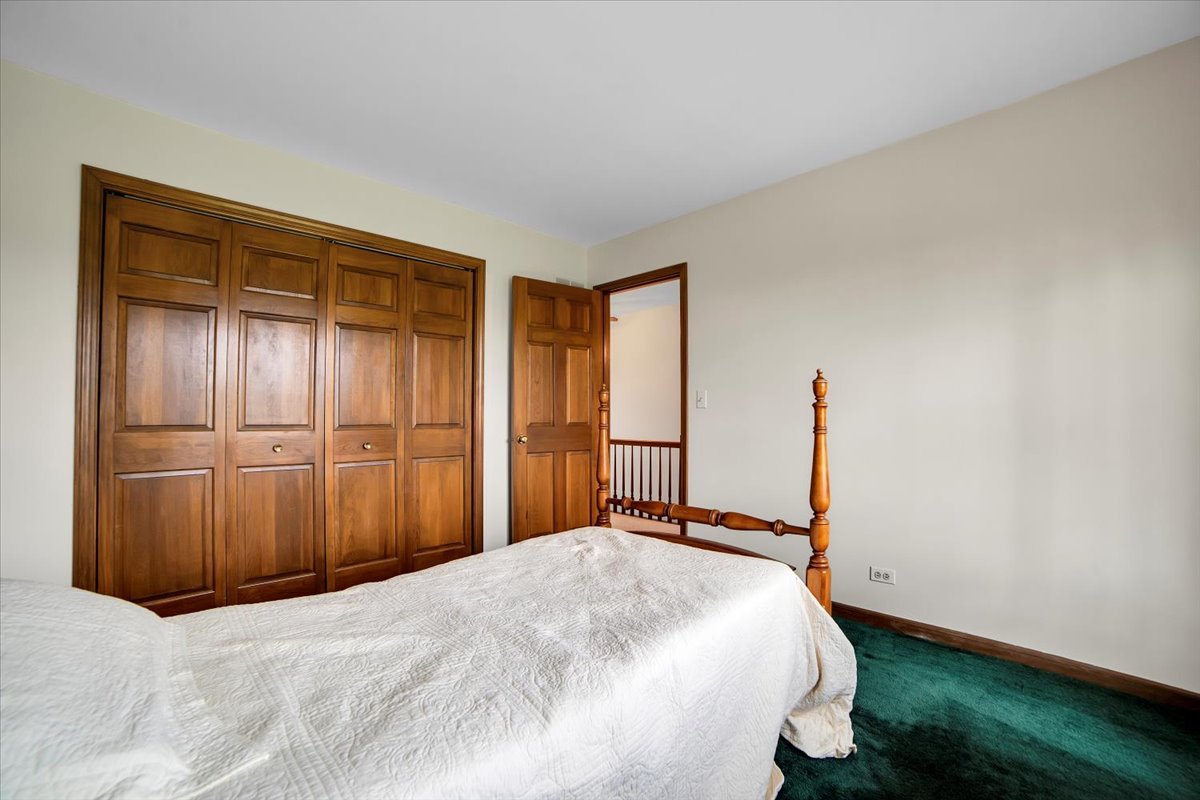 1S221 N Flanders Lane