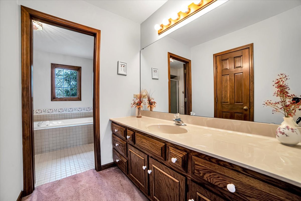 1S221 N Flanders Lane