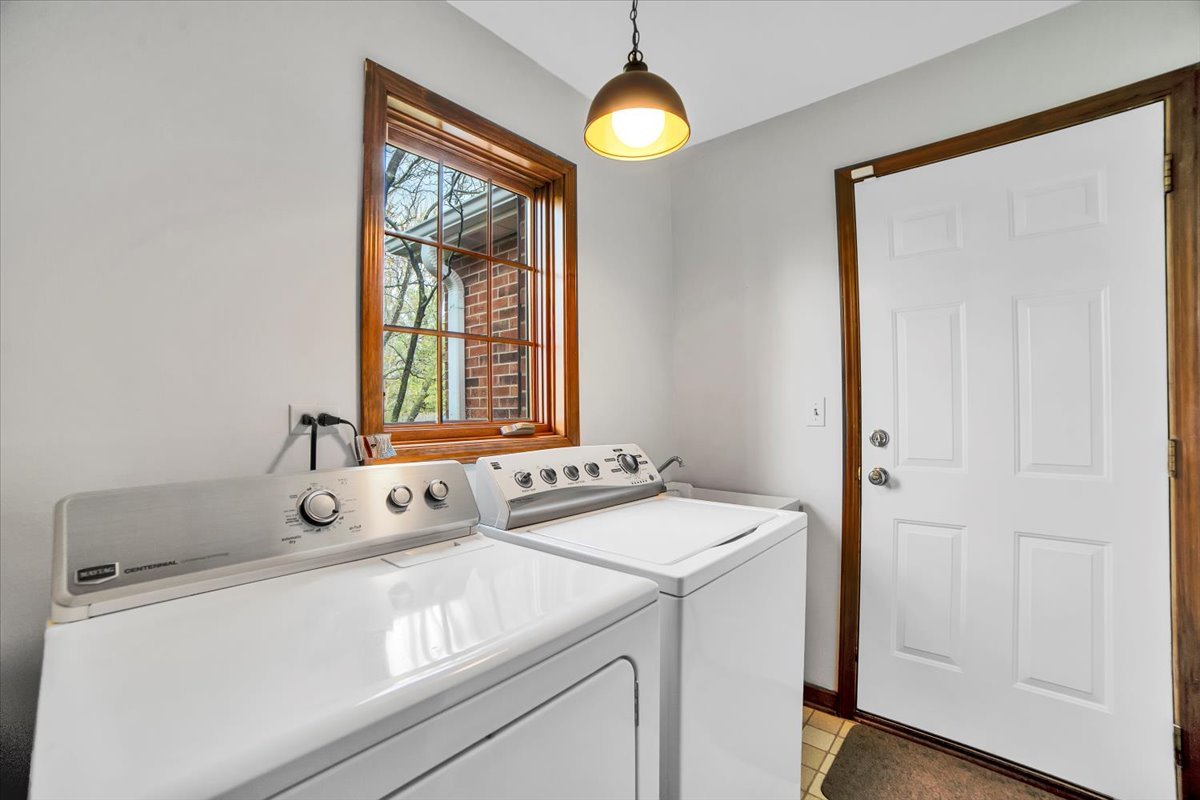 1S221 N Flanders Lane