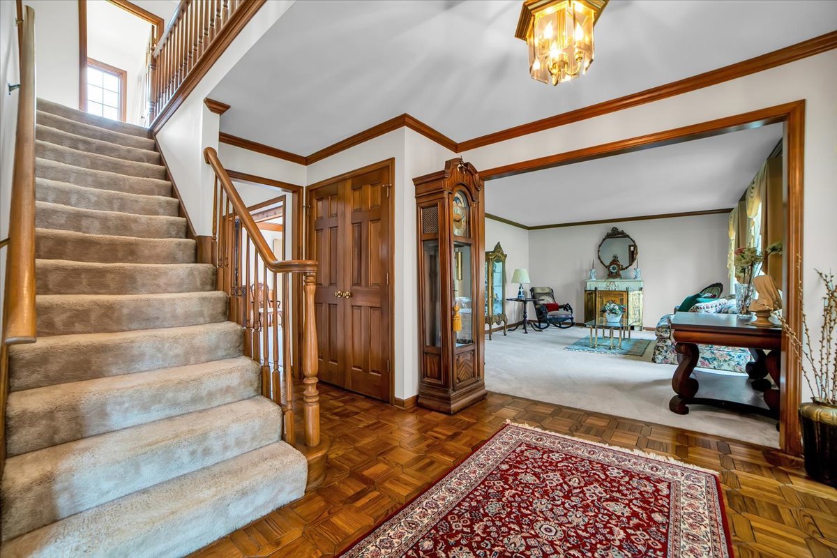 1S221 N Flanders Lane