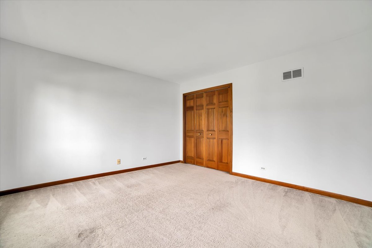 1S221 N Flanders Lane