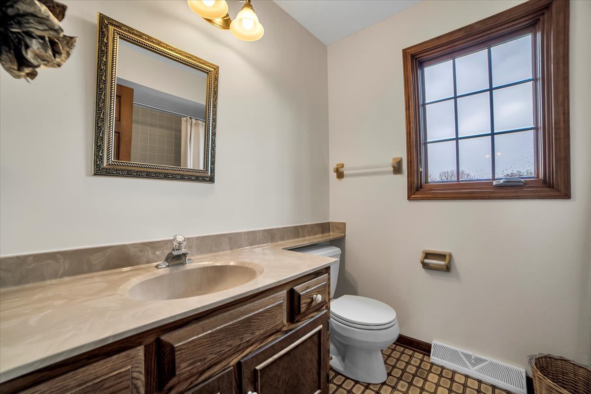 1S221 N Flanders Lane