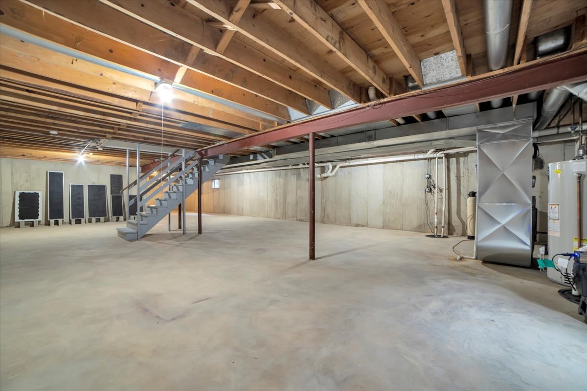 1S221 N Flanders Lane