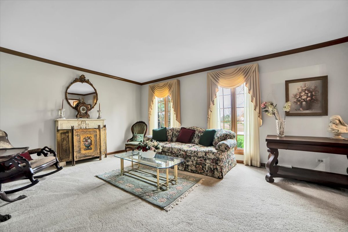 1S221 N Flanders Lane