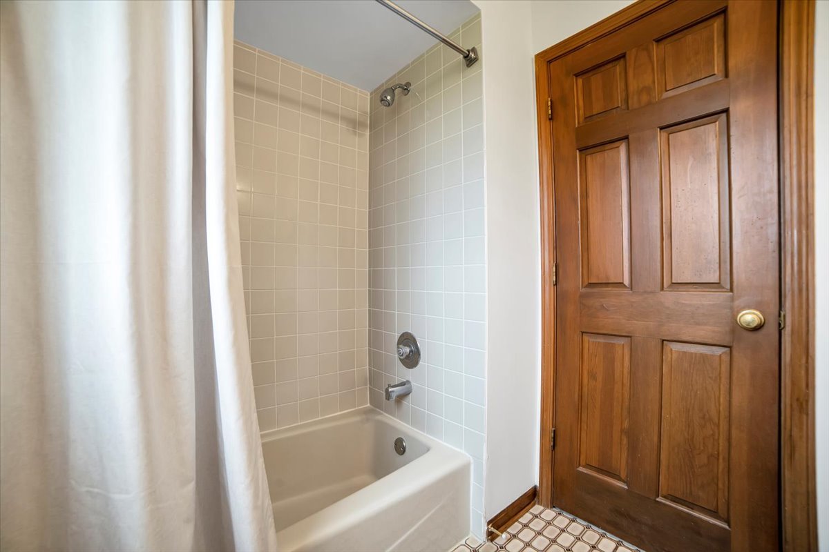 1S221 N Flanders Lane