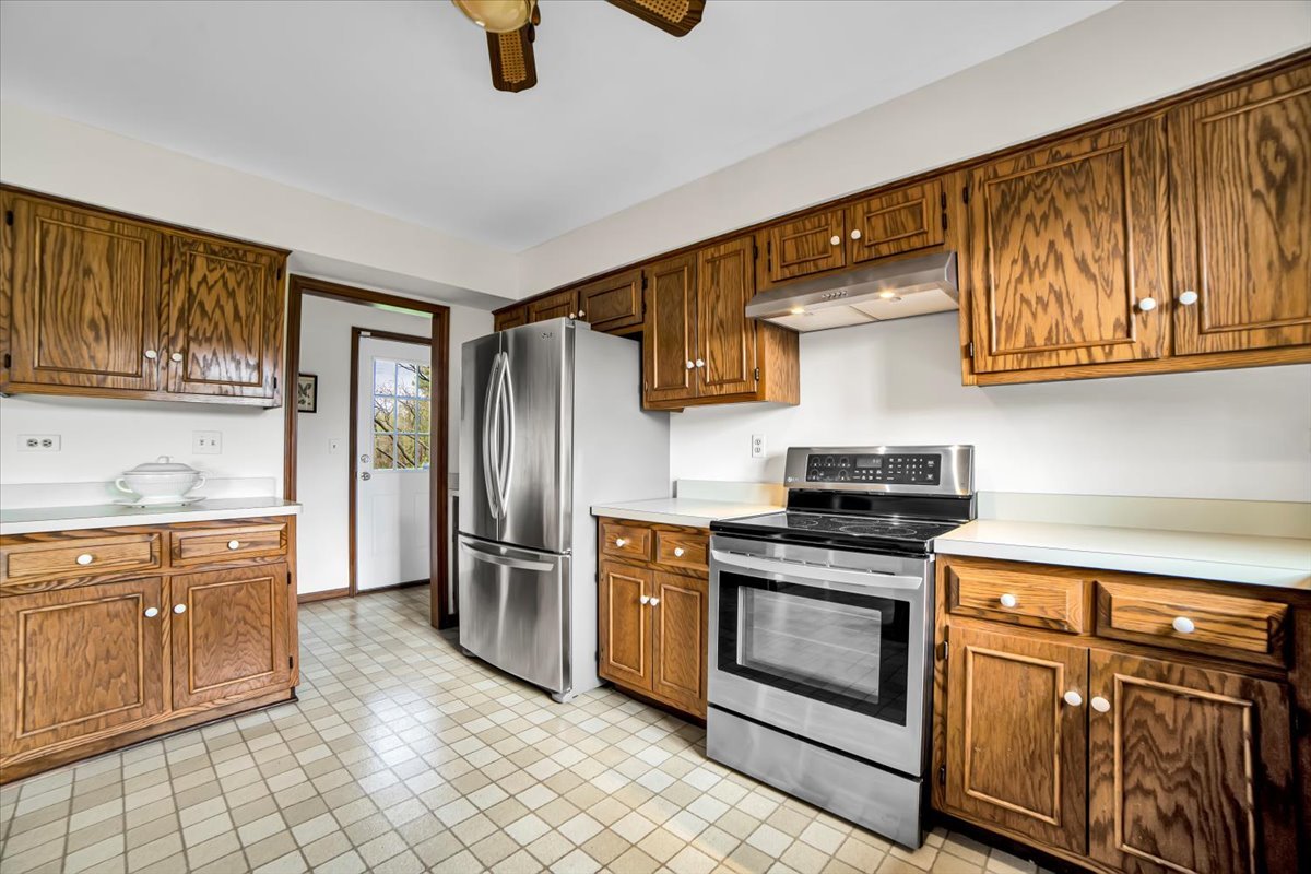 1S221 N Flanders Lane