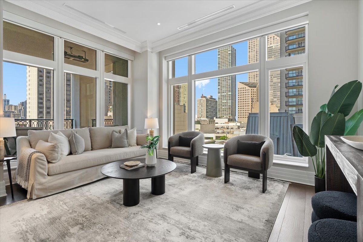9 W Walton Street Unit: 702