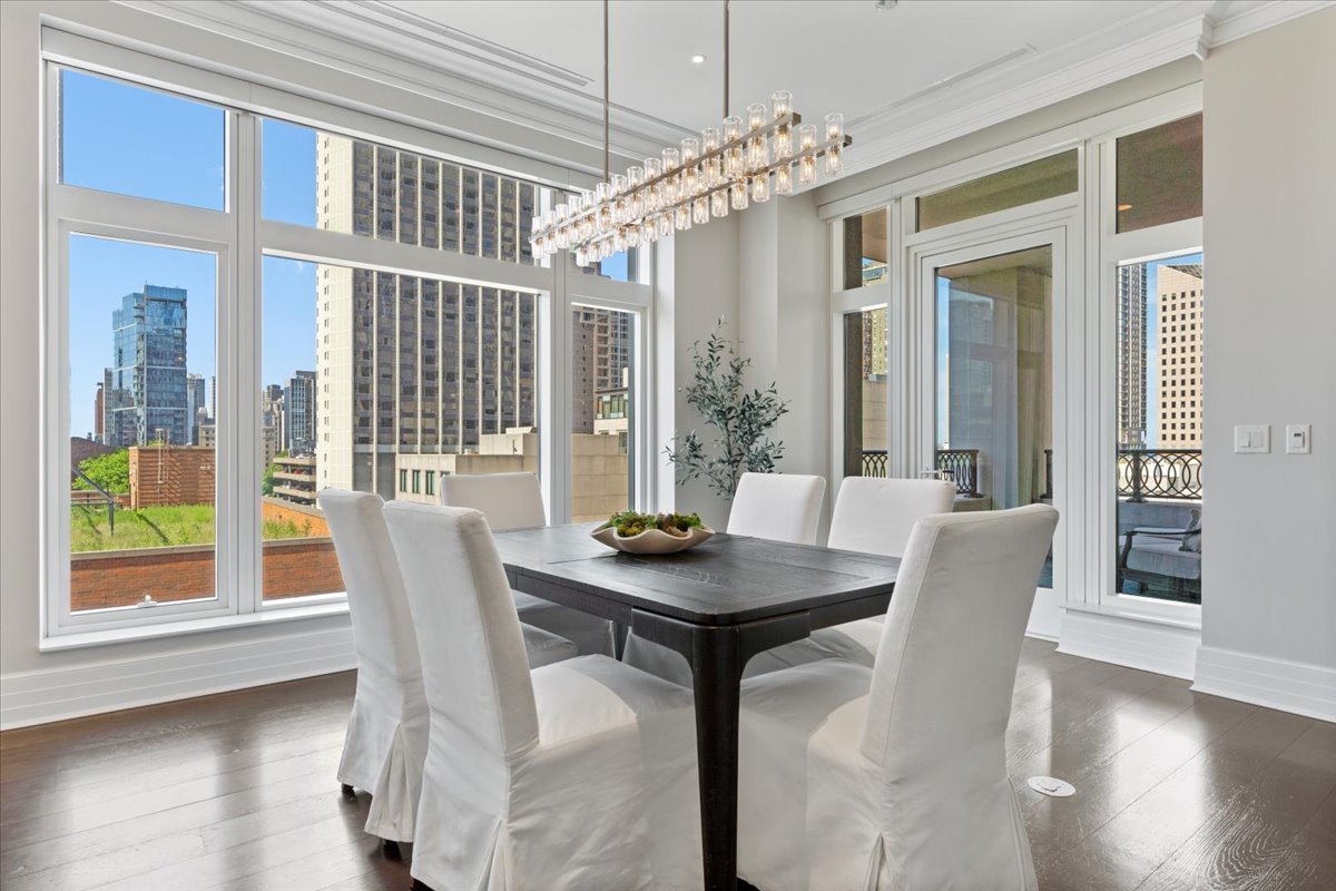 9 W Walton Street Unit: 702