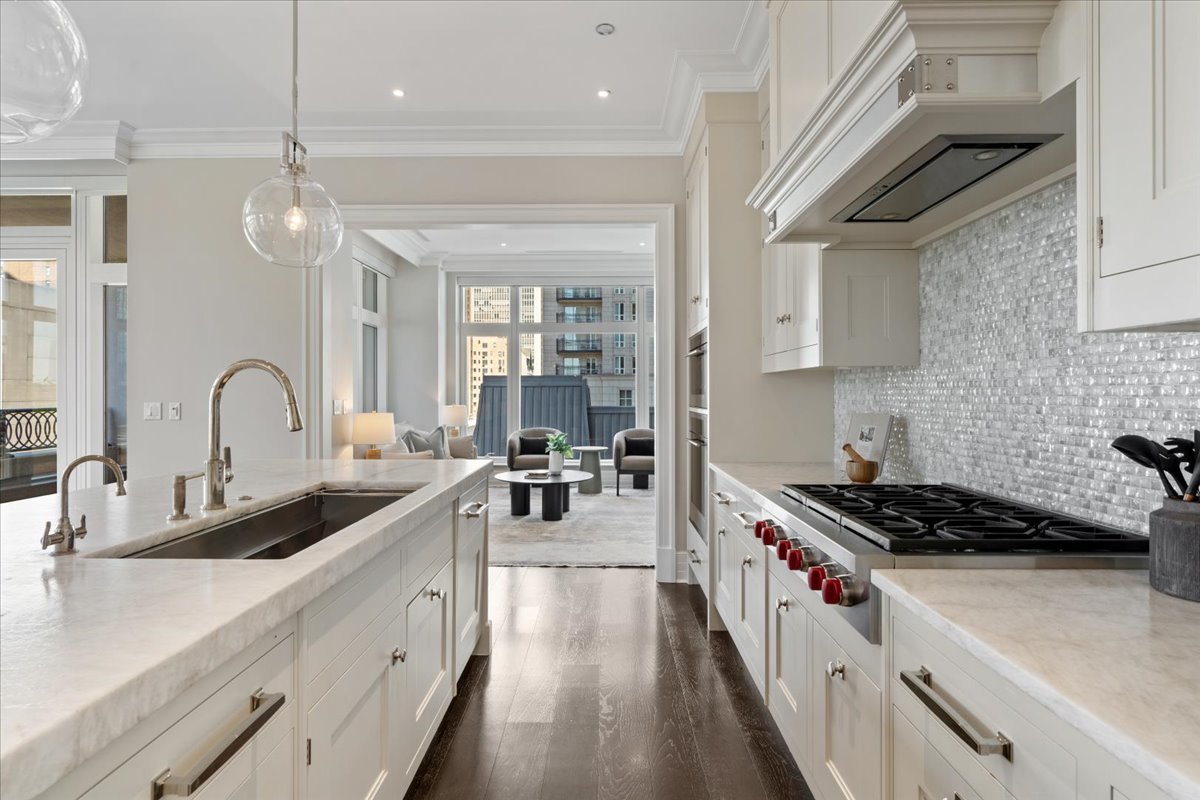 9 W Walton Street Unit: 702