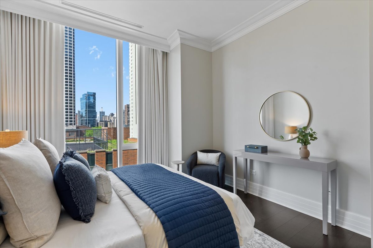 9 W Walton Street Unit: 702