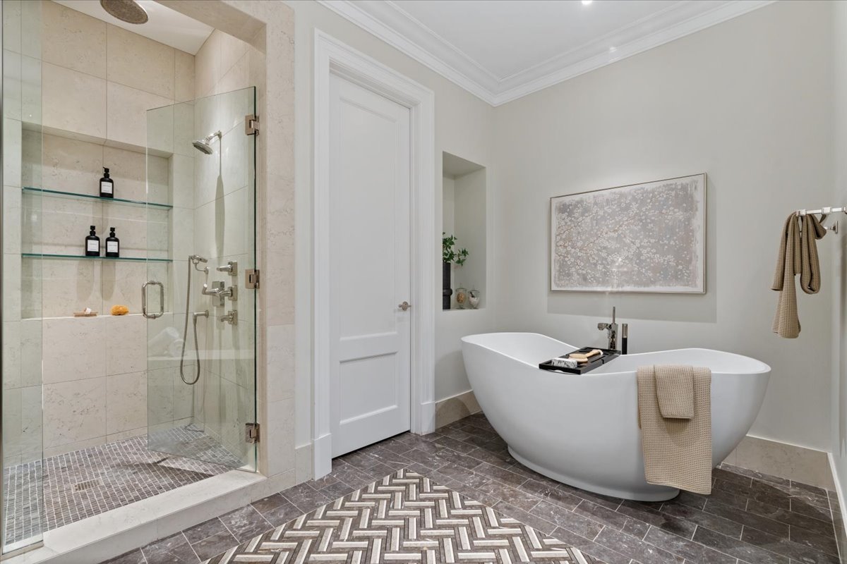 9 W Walton Street Unit: 702