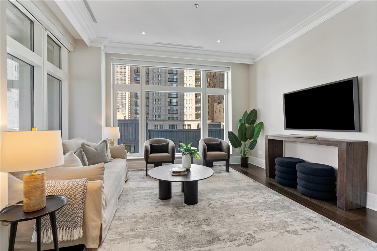 9 W Walton Street Unit: 702