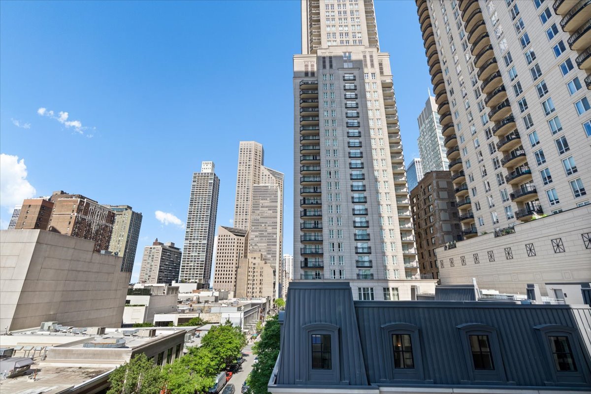 9 W Walton Street Unit: 702