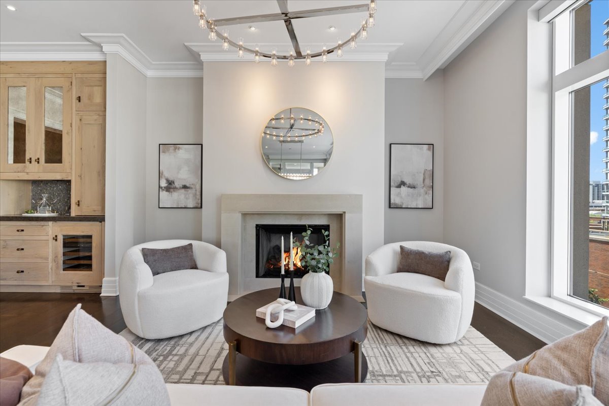 9 W Walton Street Unit: 702