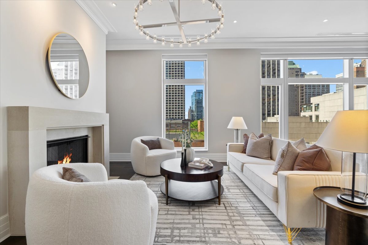 9 W Walton Street Unit: 702