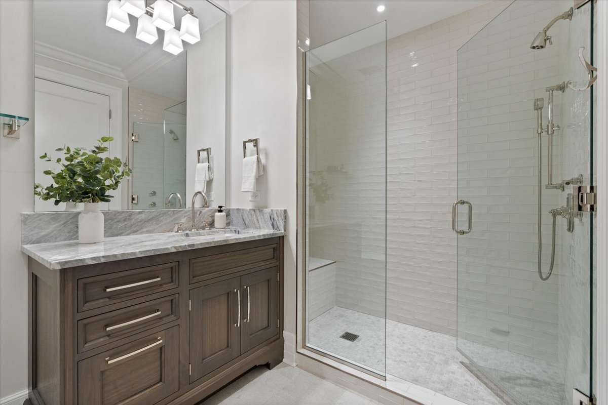 9 W Walton Street Unit: 702