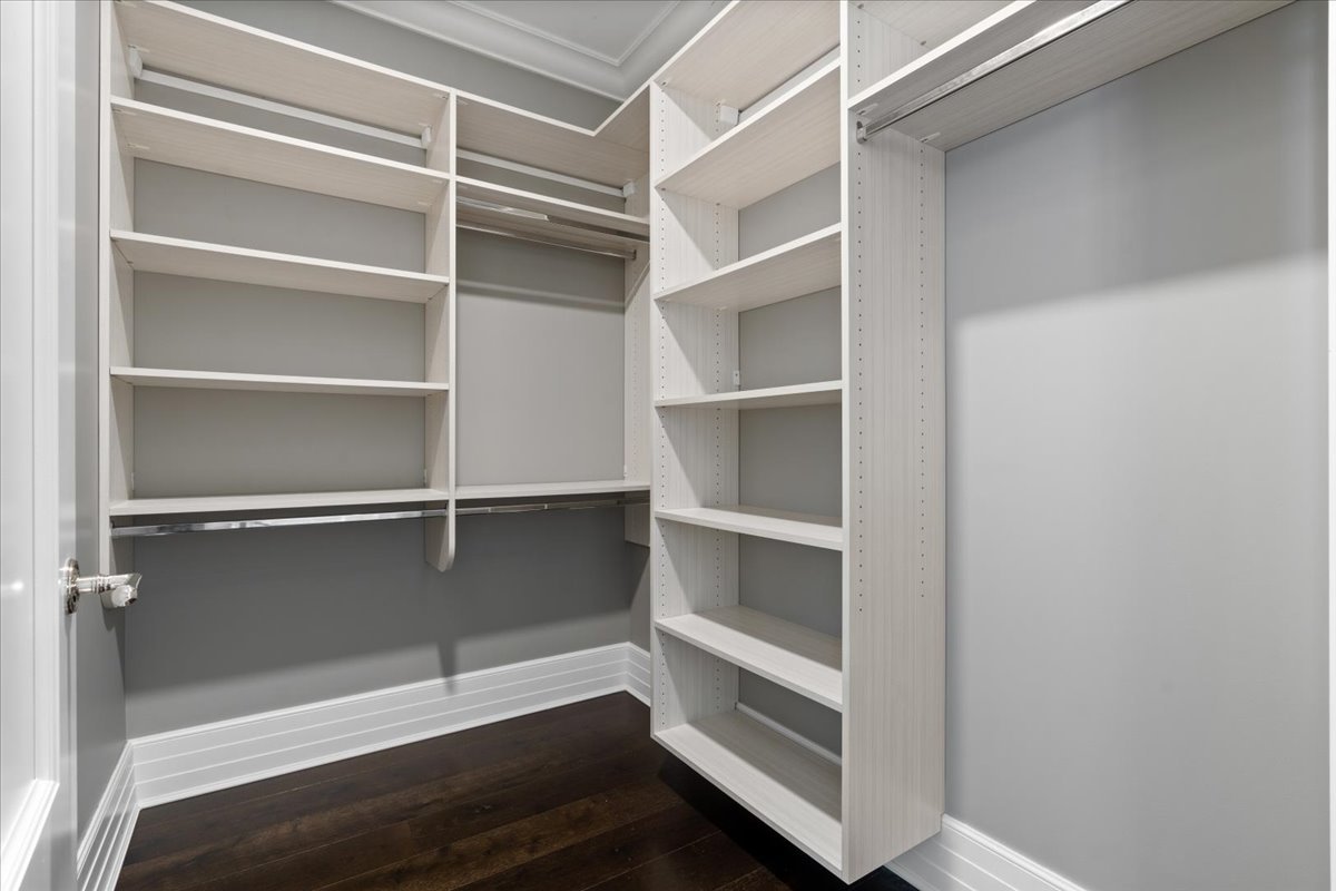 9 W Walton Street Unit: 702