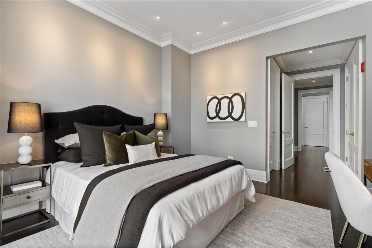 9 W Walton Street Unit: 702