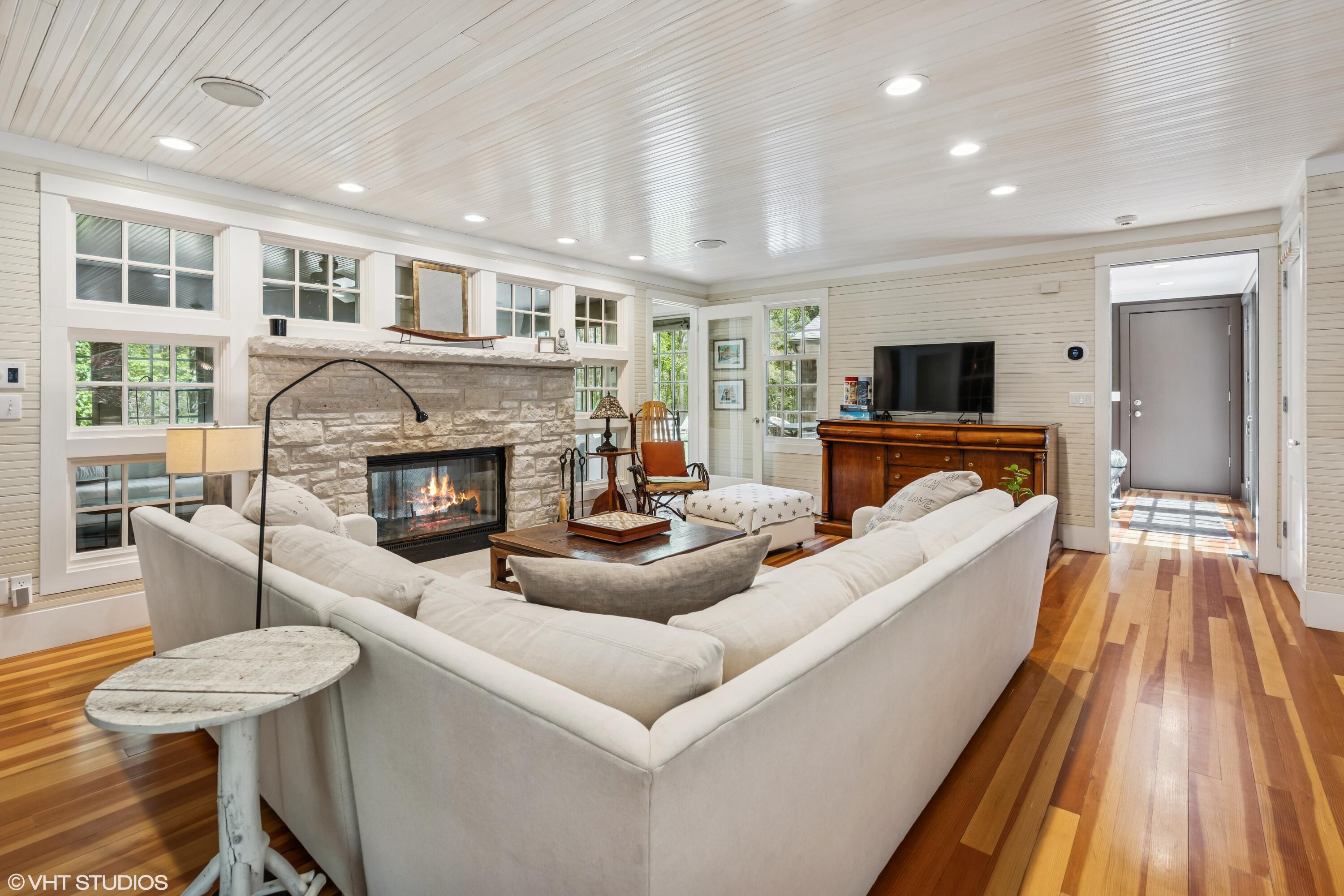 13760 Swan's Way