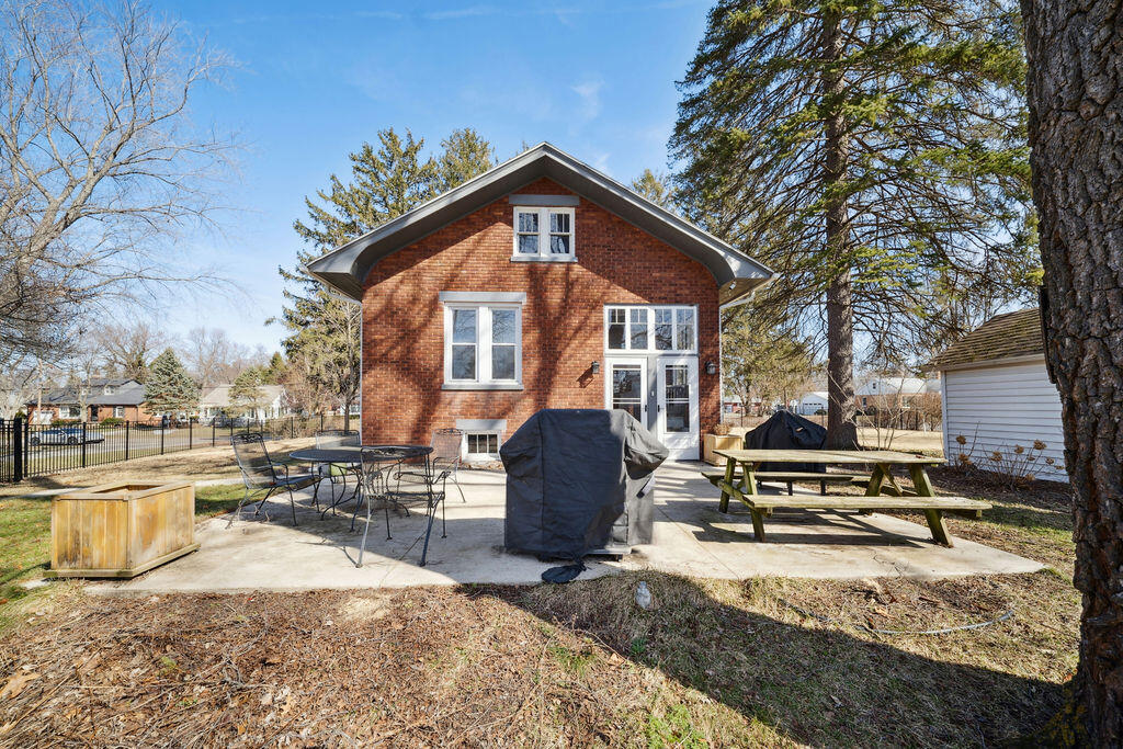 230 S Willard Street