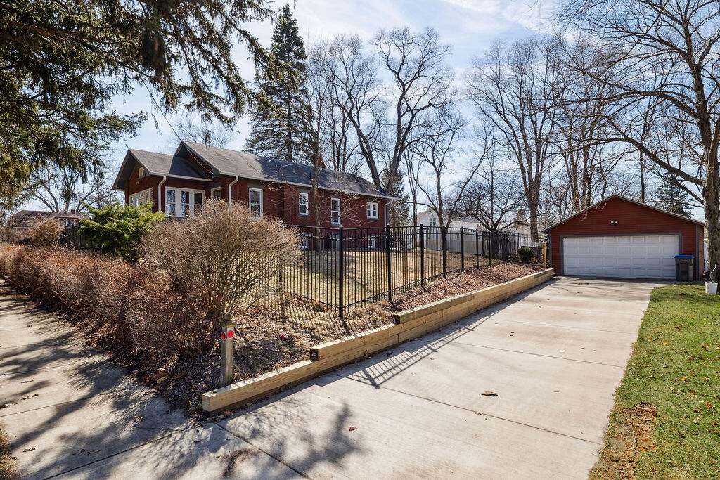 230 S Willard Street