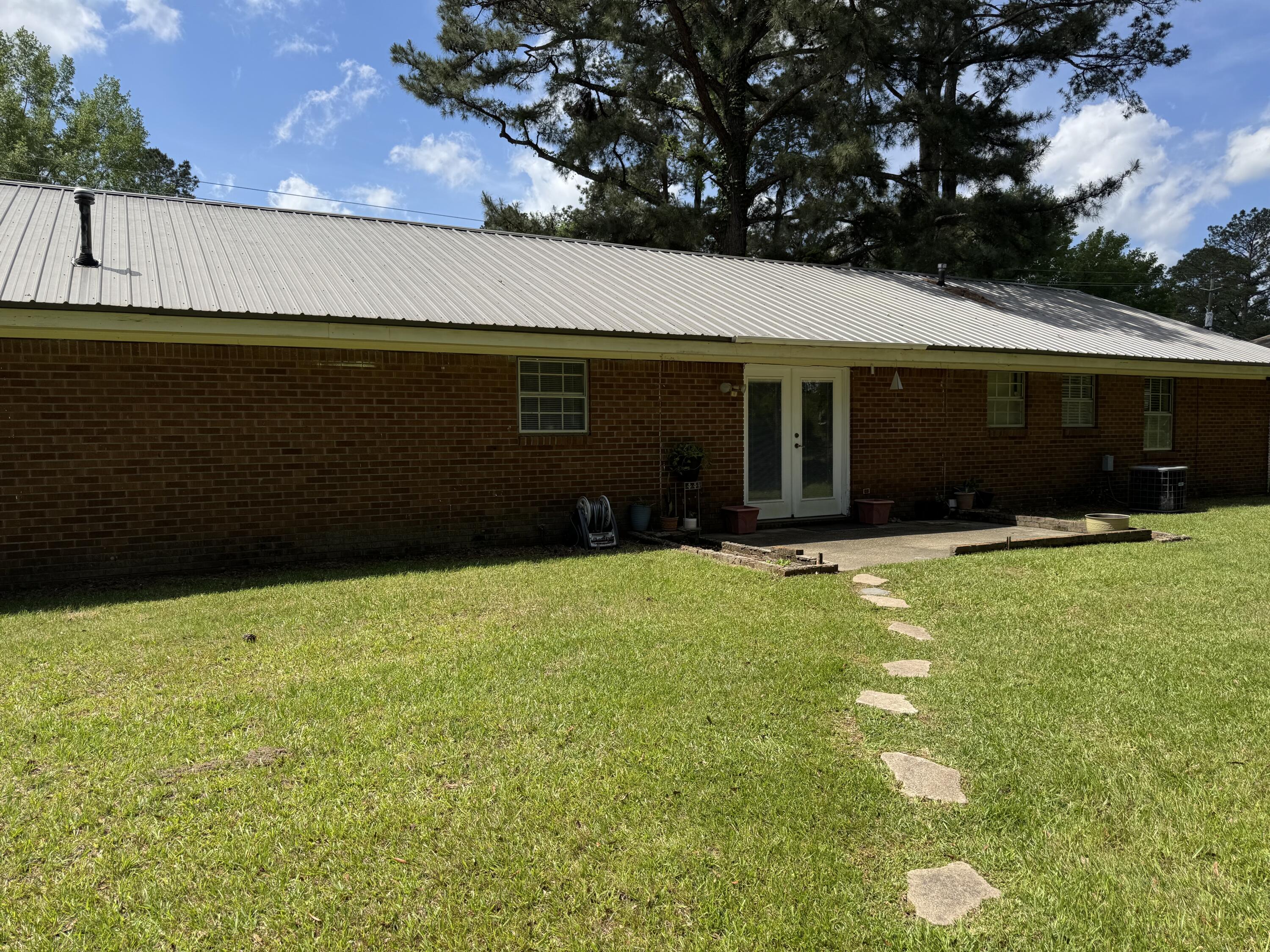122 Anita Dr.