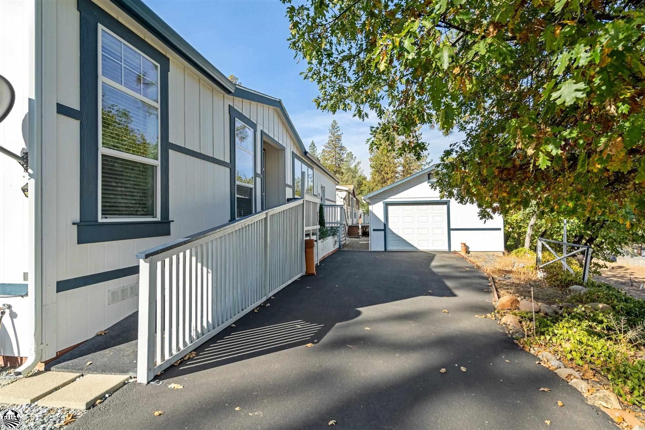 22622 Whispering Pines