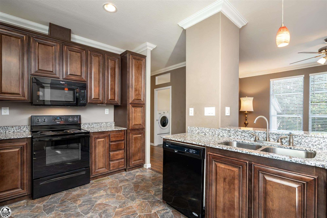 22622 Whispering Pines