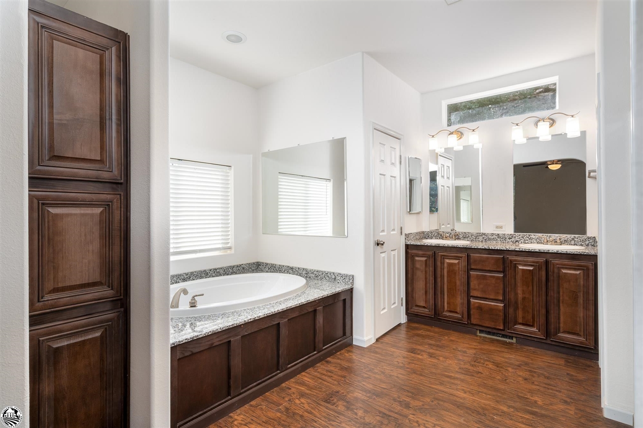 22622 Whispering Pines