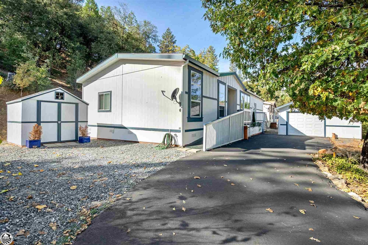 22622 Whispering Pines