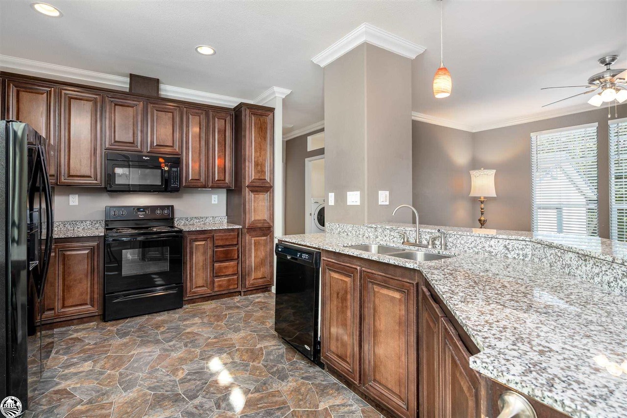 22622 Whispering Pines