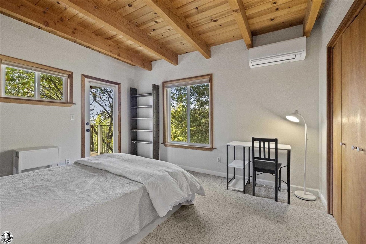 18927 Sycamore Circle