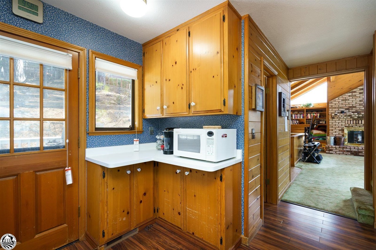 23869 Stable Rd