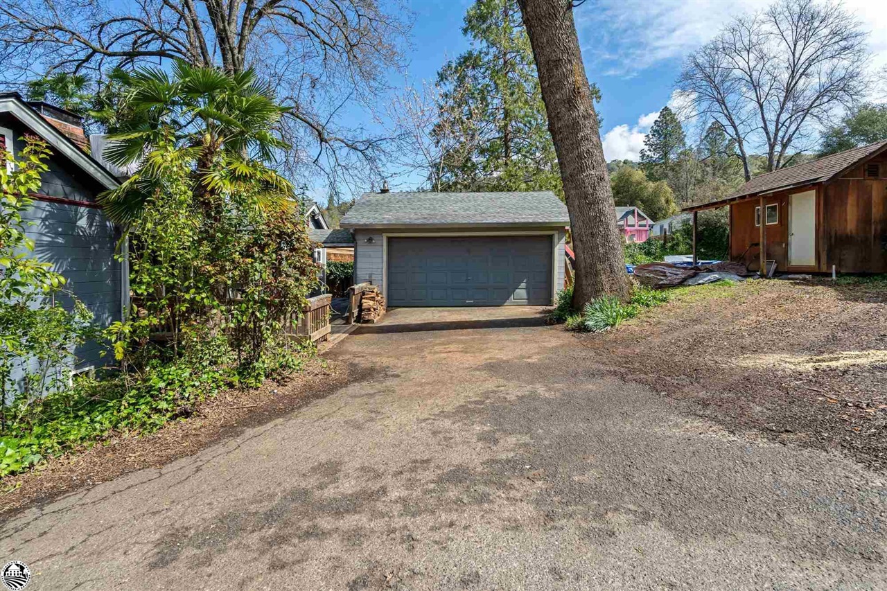 110 Columbia Way