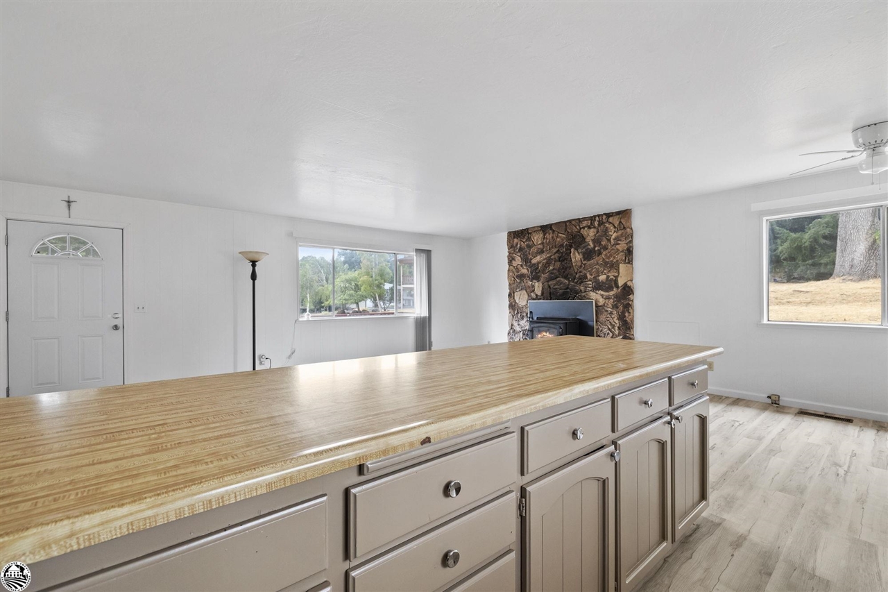 12547 Mount Jefferson St