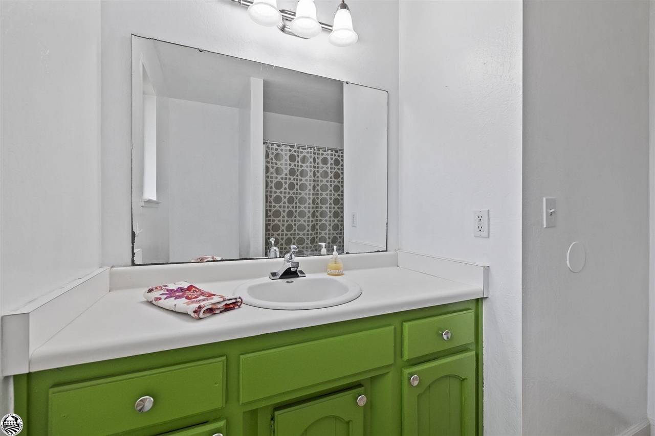 12547 Mount Jefferson St